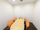 会議室風の明るい部屋