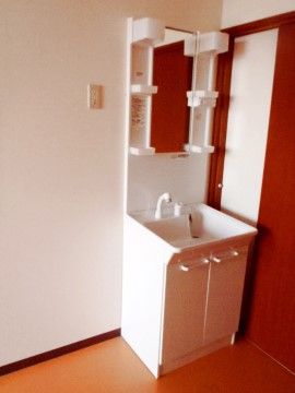 「サンライズさつか」の洗面台。シャンプーもできる洗面台を完備している。