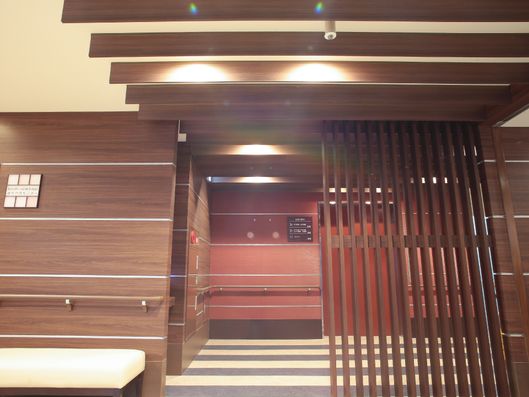 エレベーター前