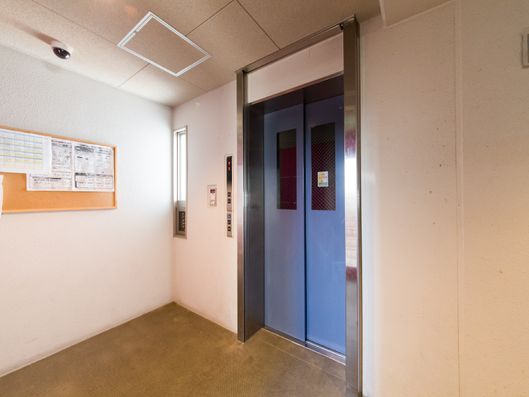 エレベーター前