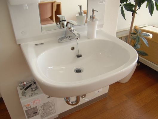 車いす対応洗面台