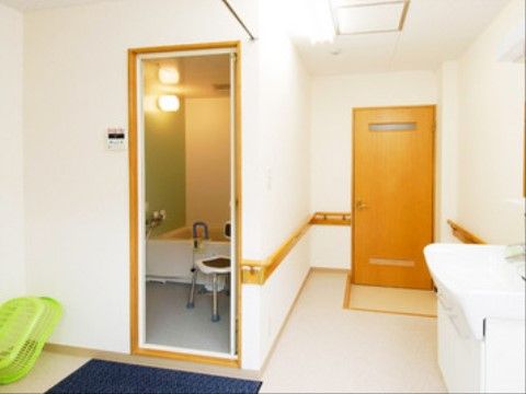 居室の中に浴室もご用意。入居者様には、プライベート感覚でご入浴を楽しんでいただくことが可能となっている。