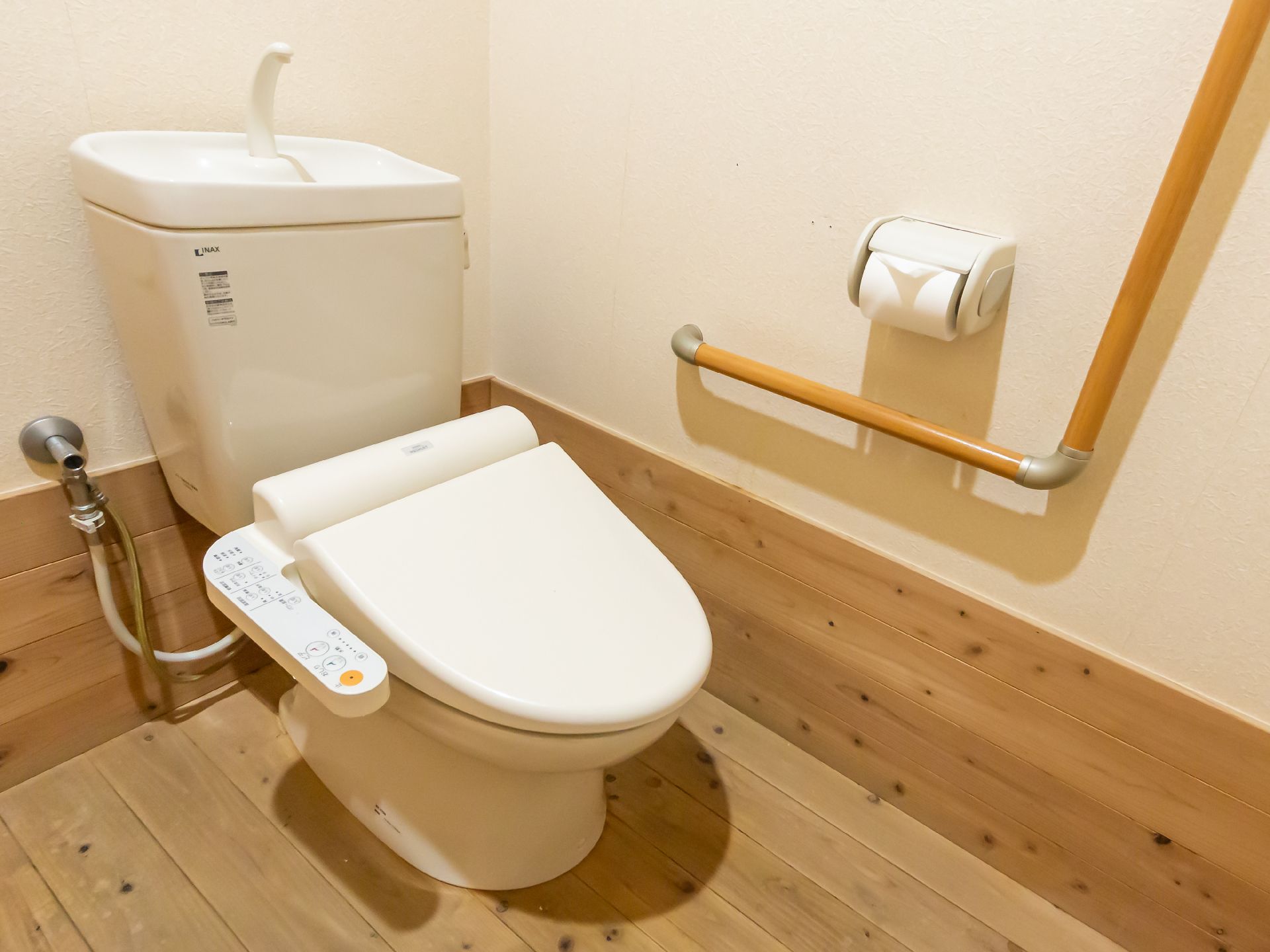 手すりを設置しているトイレ