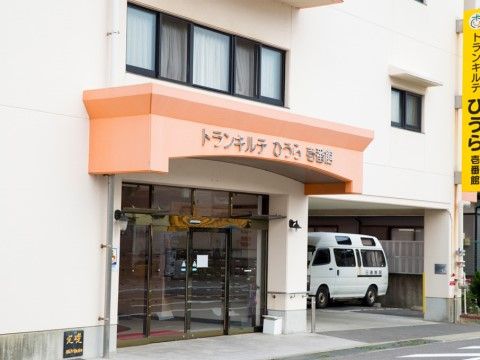 道から良く見える位置には、黄色い看板を出しており、目立っているので初めての来訪者様でも見つけやすい。