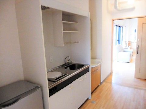 各部屋には、キッチンが設置してあるので、お料理を楽しむこともできる。電気調理器具なので、火が出ずにより安心である。