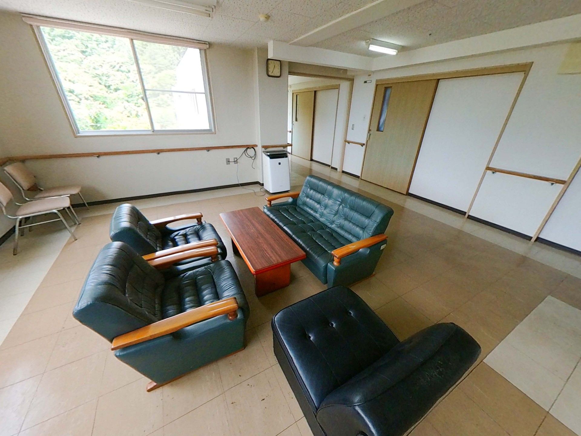 落ち着いた雰囲気の談話スペース