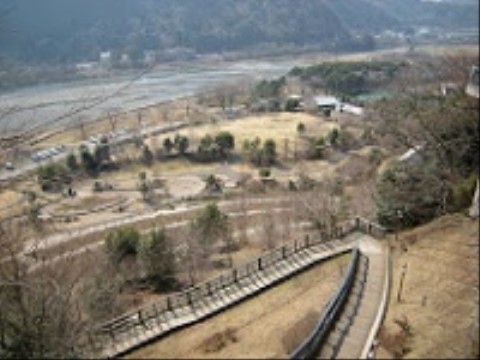 近隣には広い公園があり、天気の良い日には、散策や日光浴などを楽しむことができる。体力の維持やリフレッシュに役立っている。