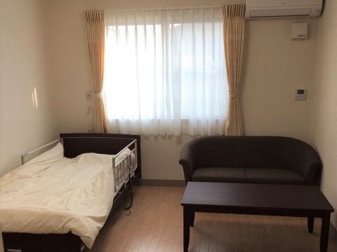 「住宅型有料老人ホーム安穏」の居室。プライバシーも確保できる。