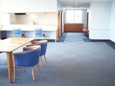 リビングは入居者様の憩いの場になっている。アクティビティやイベントなどさまざま用途で活用されている。