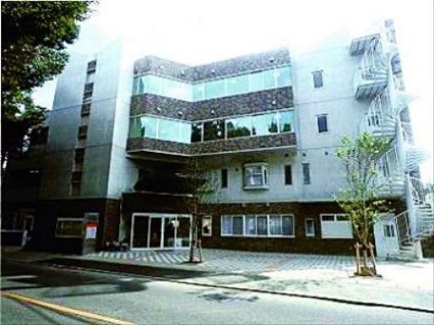 ゆったりした外観の建物