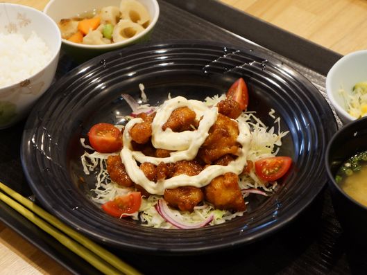 彩りよく仕上がったチキン南蛮