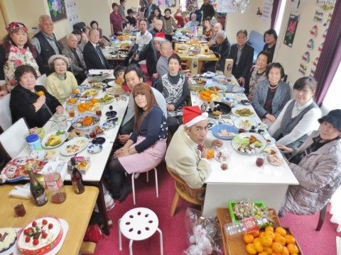 「サービス付き高齢者向け住宅まほうの家」のイベント。クリスマスパーティーを実施している。