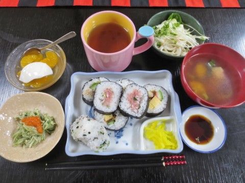 「サービス付き高齢者向け住宅まほうの家」のお食事。手作りのお食事を提供している。
