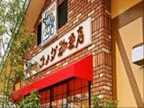 全国展開しているチェーン店は、夜遅くまで営業している。モーニングのほか昼のセットもあり、甘いものも多くある。