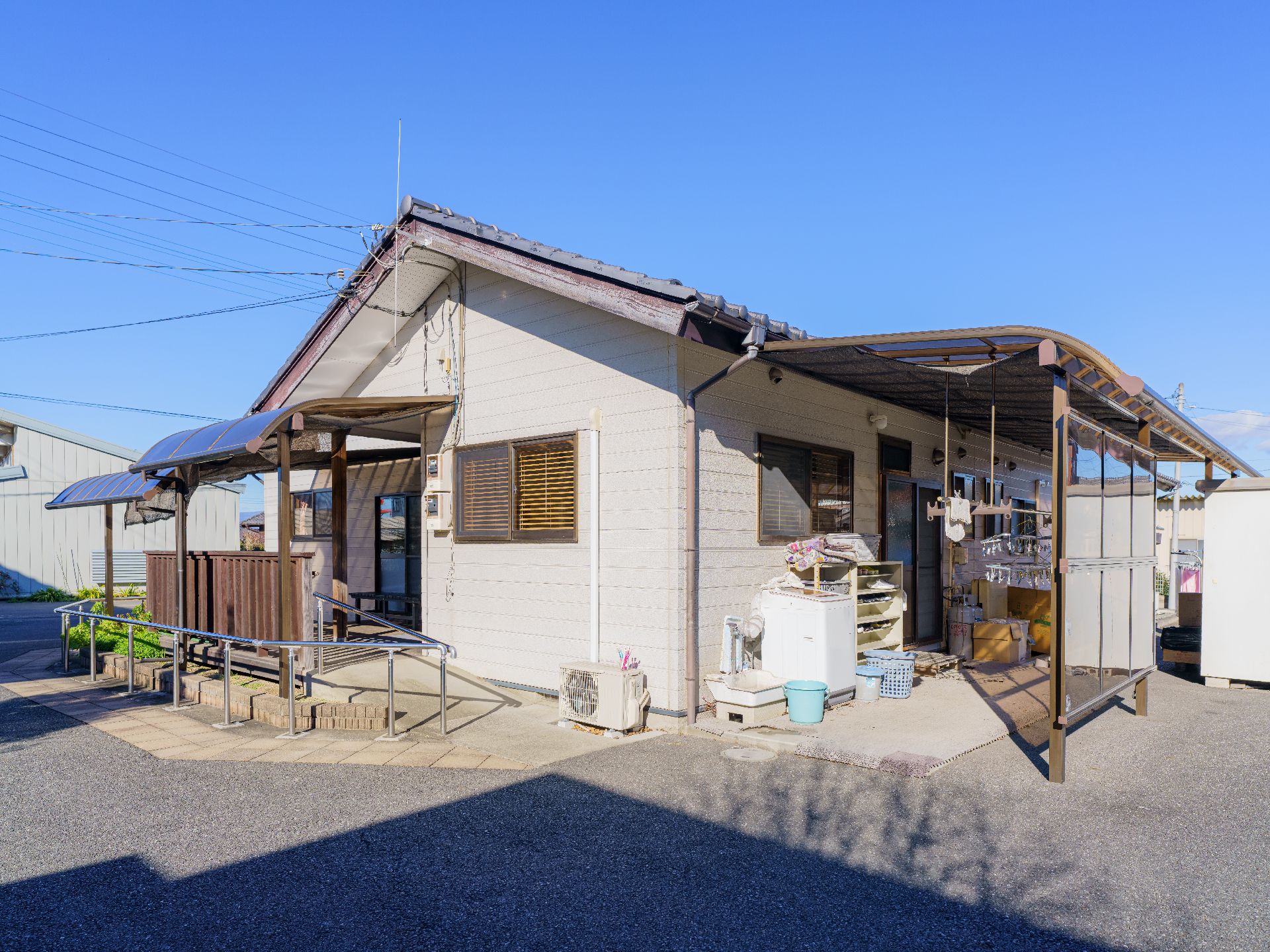 敷地が広めの施設外観