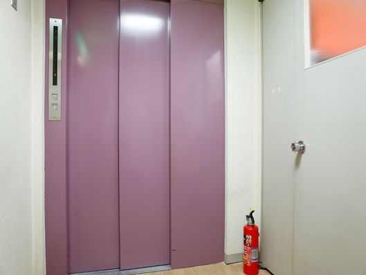 エレベーター周辺