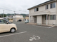 介護施設の外観と駐車場