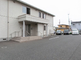 静かな住宅街にある施設外観