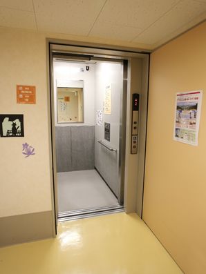 エレベーター周辺