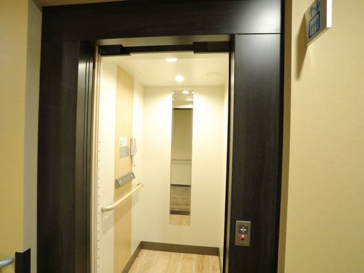 エレベーター周辺