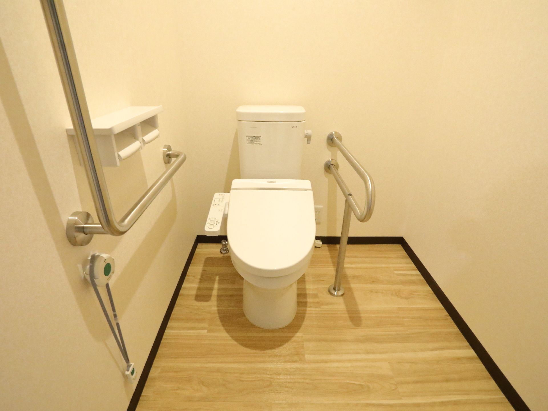 縦幅も横幅もゆとりのあるトイレなので、介護がしやすくなっている。広さに余裕があるので、圧迫感がなく、ストレスが少ない。