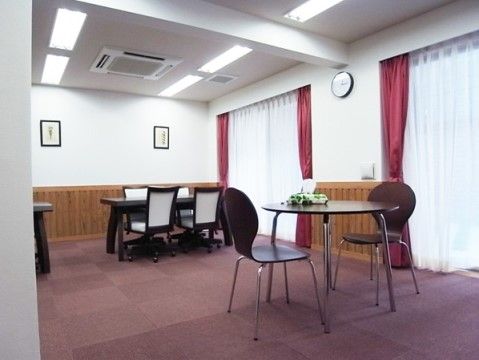 居心地の良い落ち着いたラウンジ