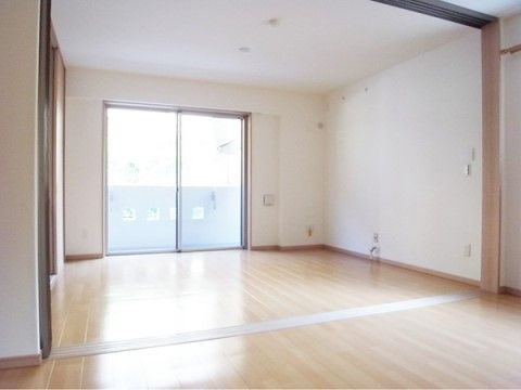 広々とした明るい居室