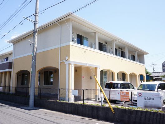 マンション風の施設外観