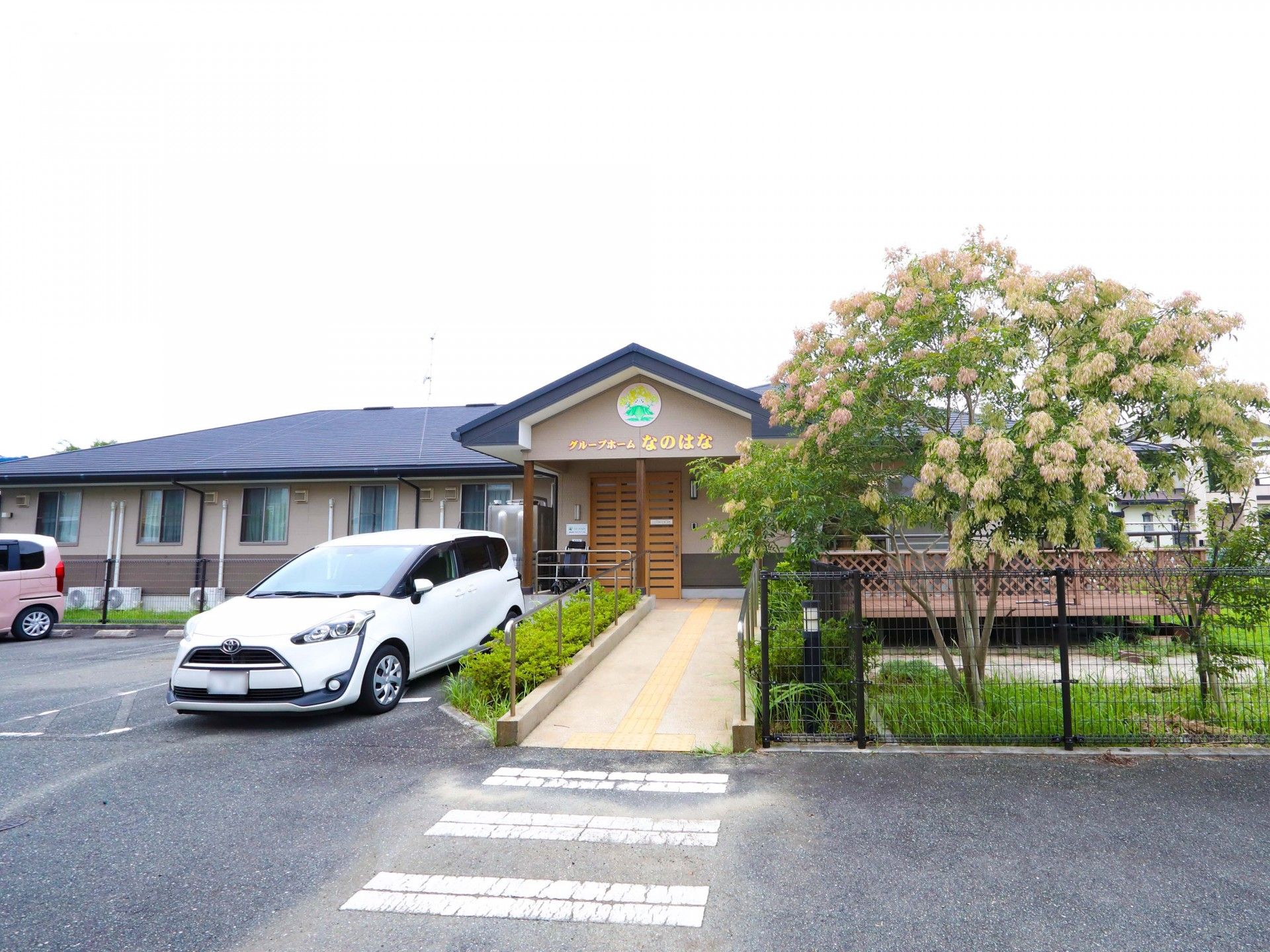 平屋建てのグループホームの外観