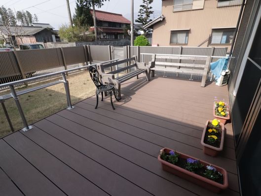 ウッドデッキ