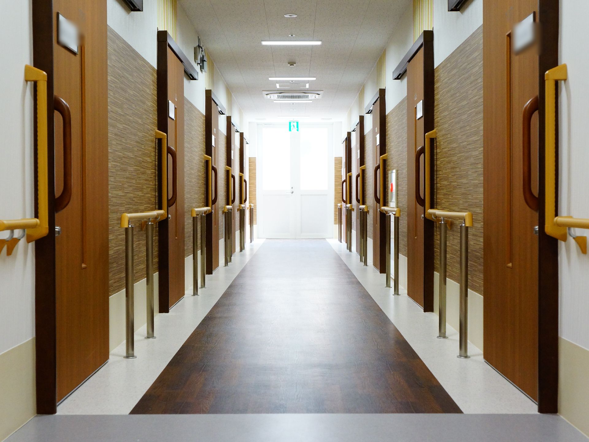 "お部屋は全室が個室になっておりプライバシーが確保された状態で要所に手すり付き。安全、安心で生活することが出来ます　"