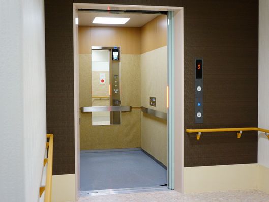 エレベーター内部は安心の広さ