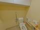 バリアフリーの明るいトイレ空間
