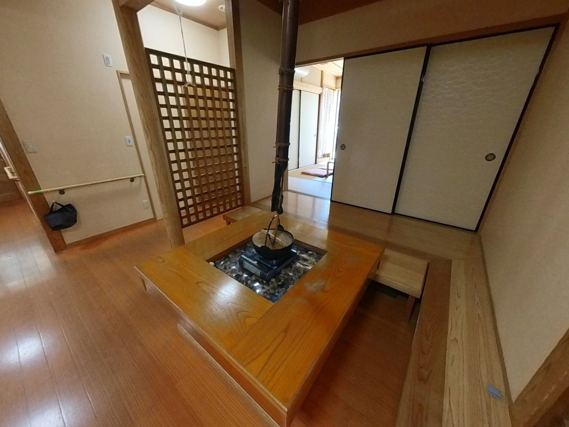 和風の落ち着いた居間