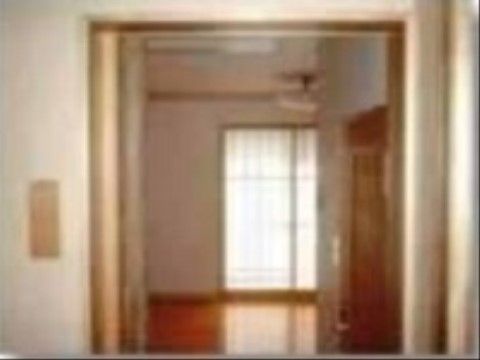 明るい居室の入口