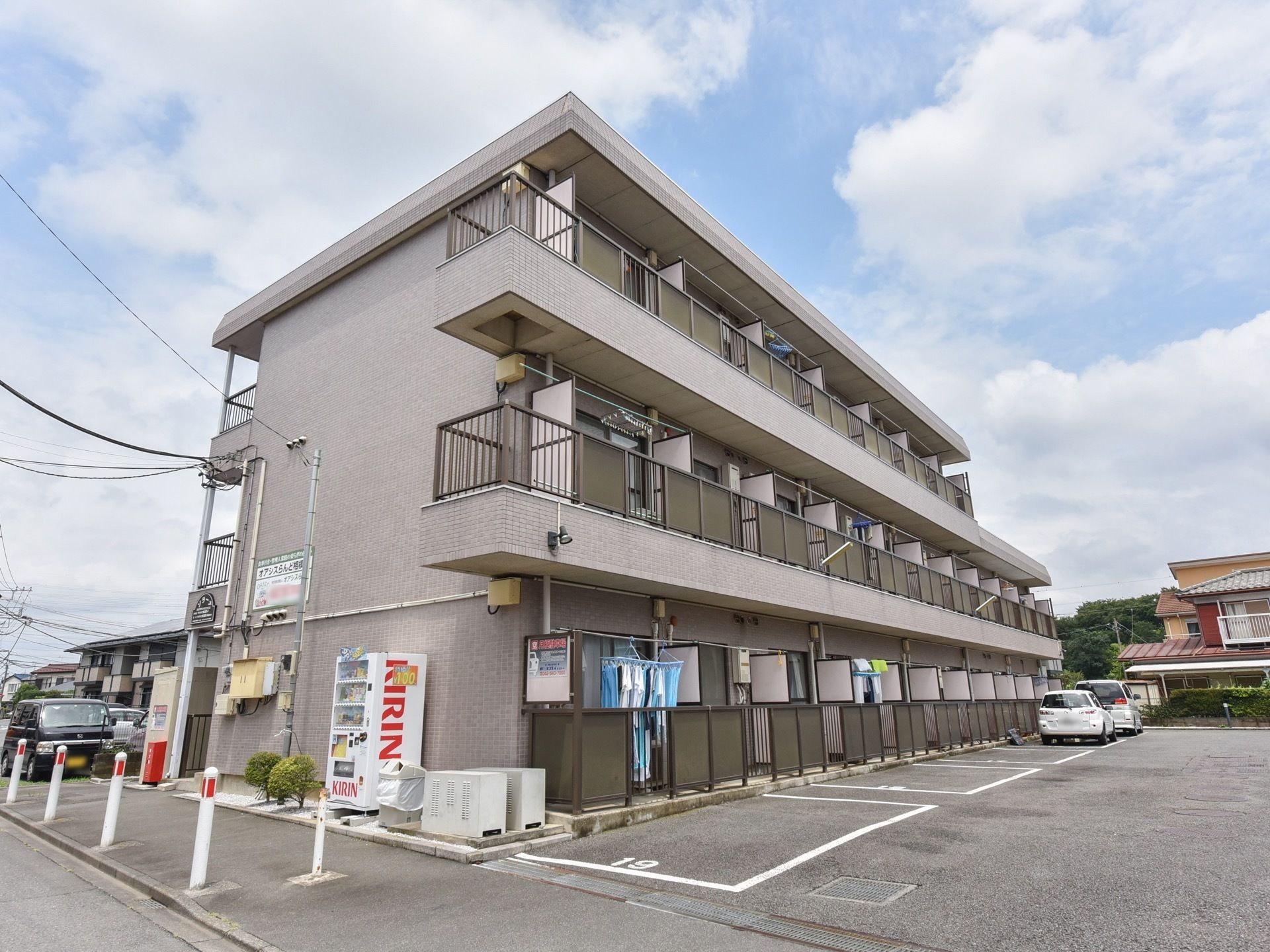 入居者様の居室の南側には日差しが入るルーフバルコニーがあり、入居者様は洗濯物などを効率よく乾かすことができる。