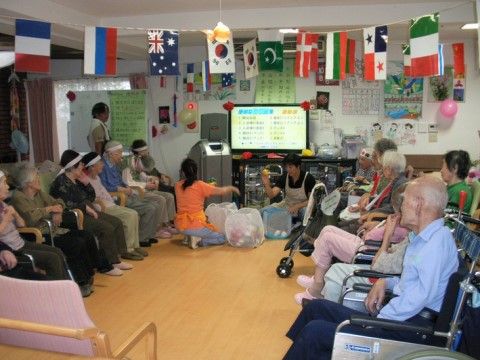 多国籍旗飾りの多目的室