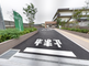 静かな街中の介護施設外観