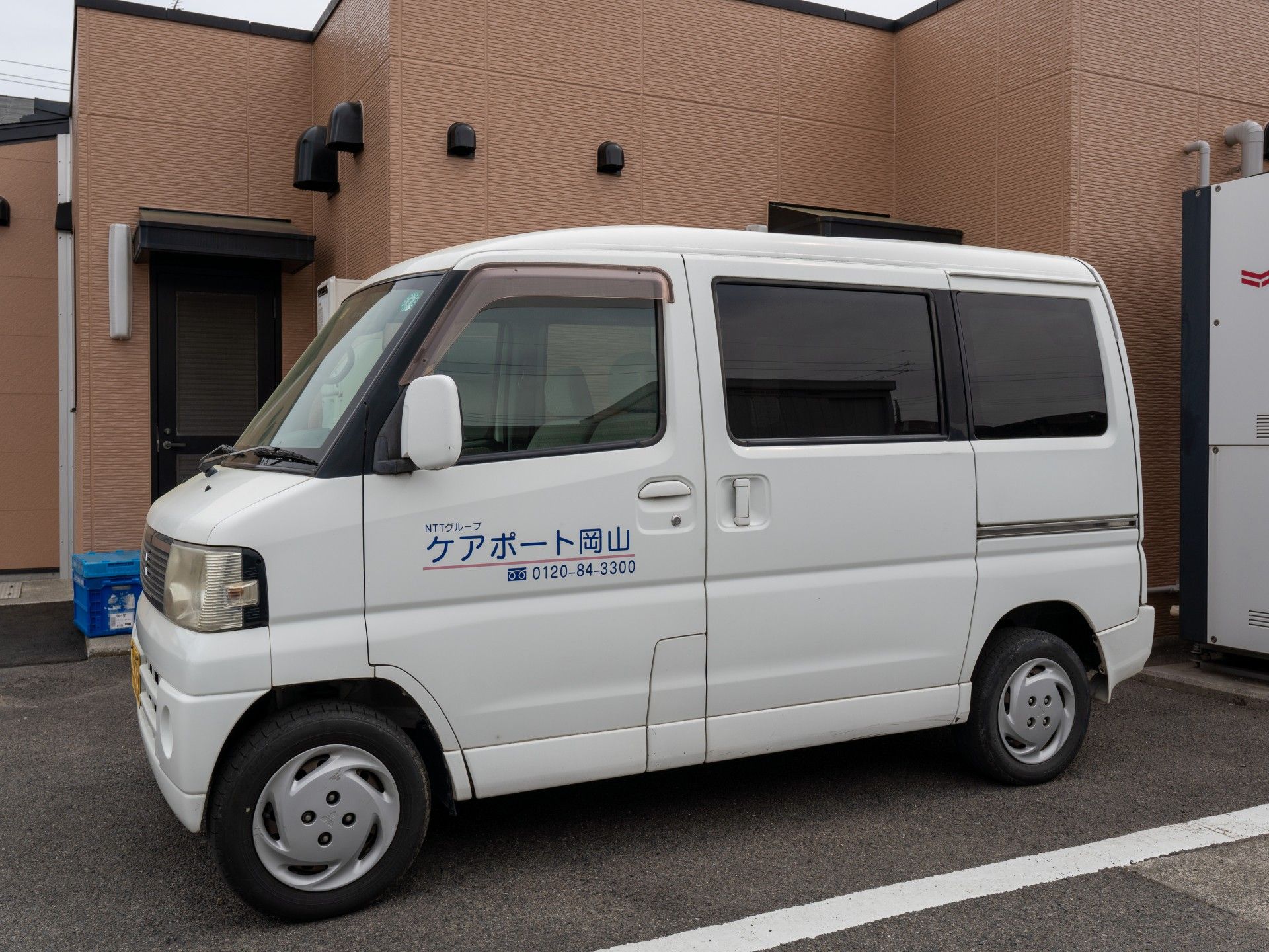 送迎用の白い車両