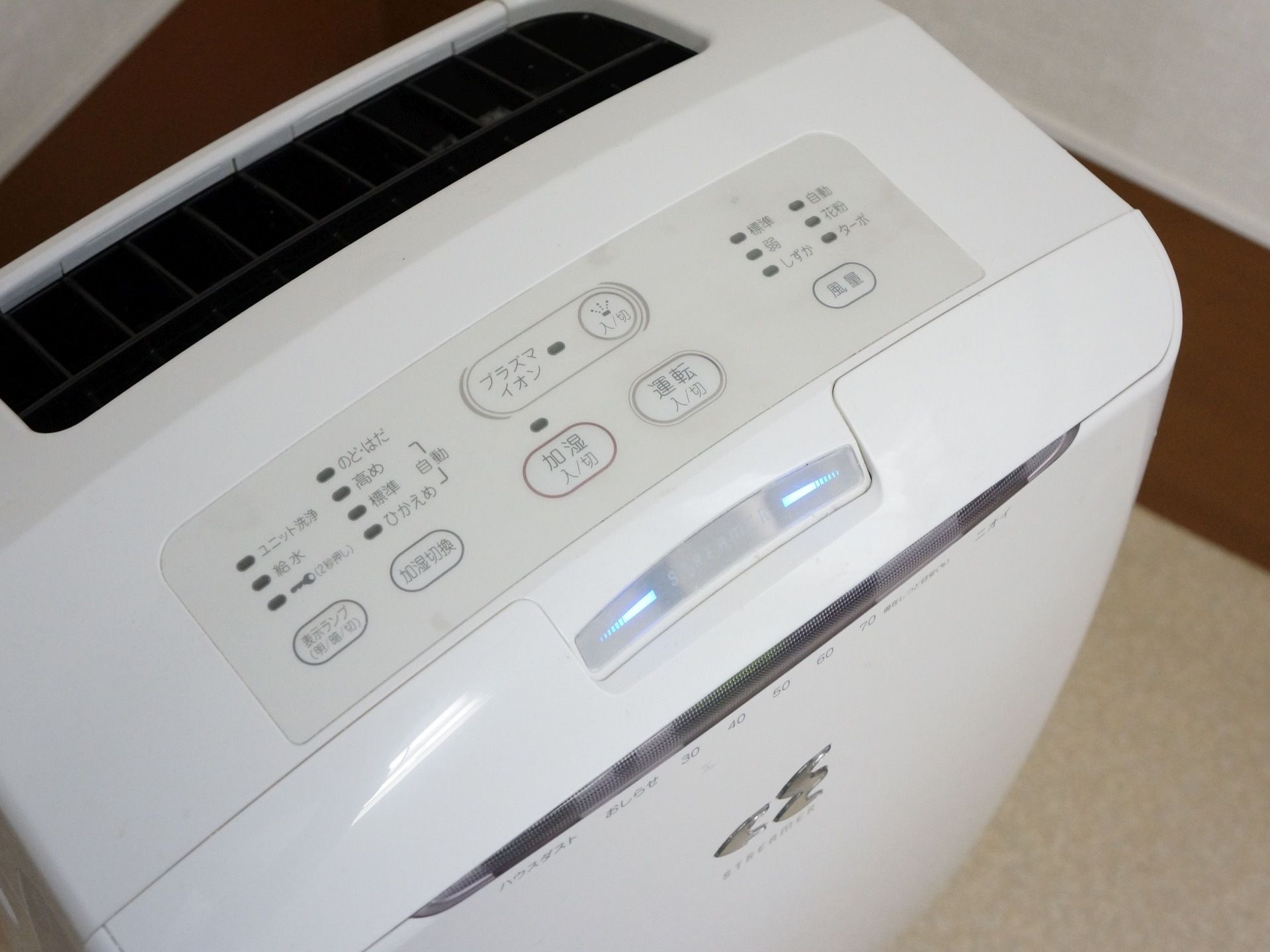 施設内には加湿器が設置されている。施設内の湿度を心地いい状態に保っているので、のどや肌の乾燥を防ぐことができる。