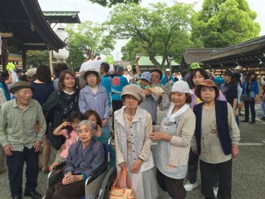近所の神社の馬祭り