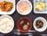 施設では、栄養面も彩りにも優れたお食事を提供している。この日の食事は、主食と主菜、それと汁物に副菜が３品付いている。