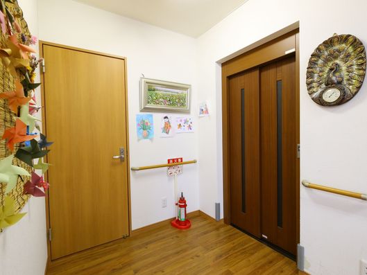 エレベーター前