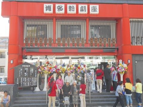 外部へお芝居を見に行くイベントがある。お芝居を楽しめることはもちろん、普段とは違う装いでお出かけできるため、入居者様に人気のイベントである。