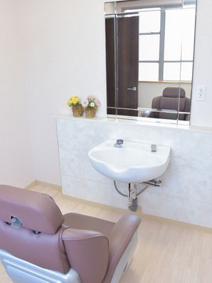 ヘアーカットルーム