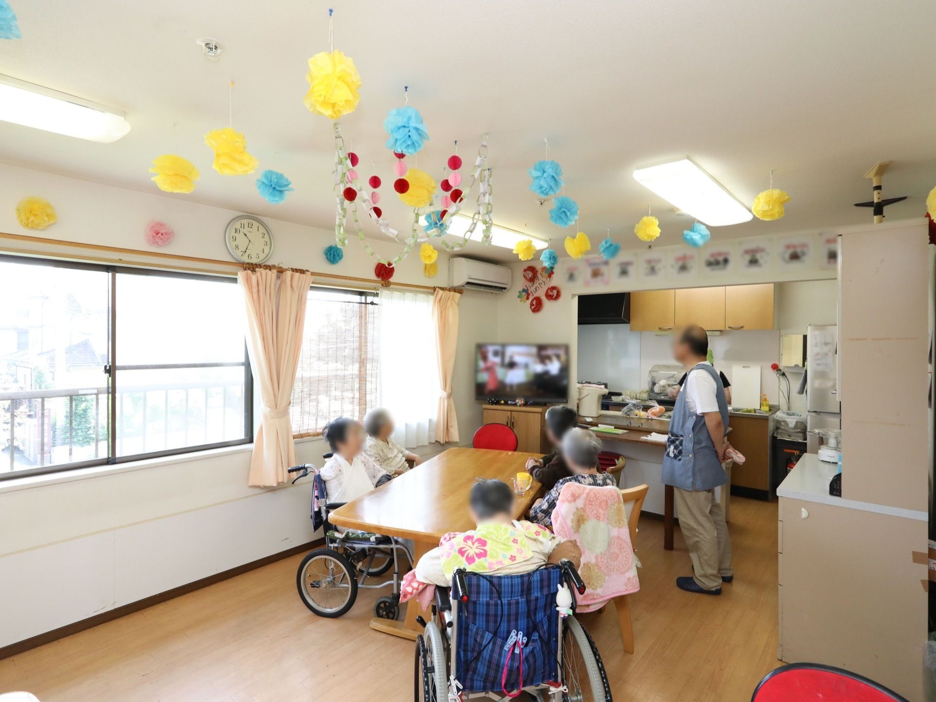 入居者様やスタッフが一緒にテレビ観賞や談笑を楽しむことがある。アットホームな雰囲気で過ごせる施設である。