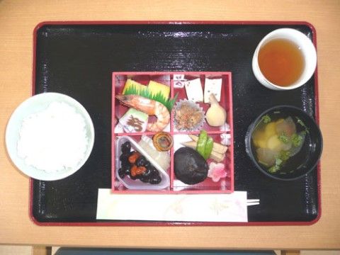 和食の丁寧な盛り付け