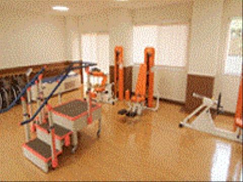 入居者様の自立して動けるように、作業療法士がそれぞてれに合ったメニューを考えて、リハビリのお手伝いをしている。