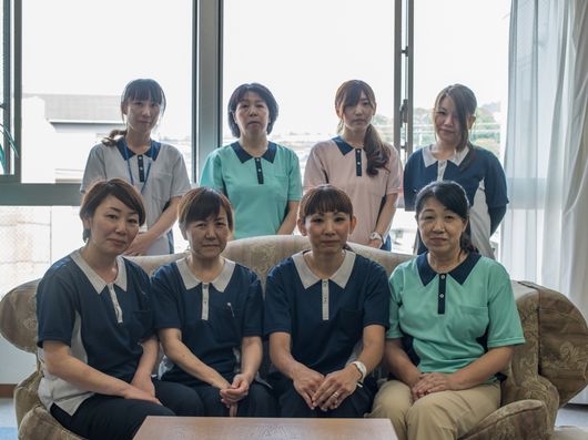 スタッフの集合写真