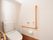 手すりが設置されたトイレであり移動に不安がない。。呼び出しブザーも設置されており安心して用をたすことができる。
